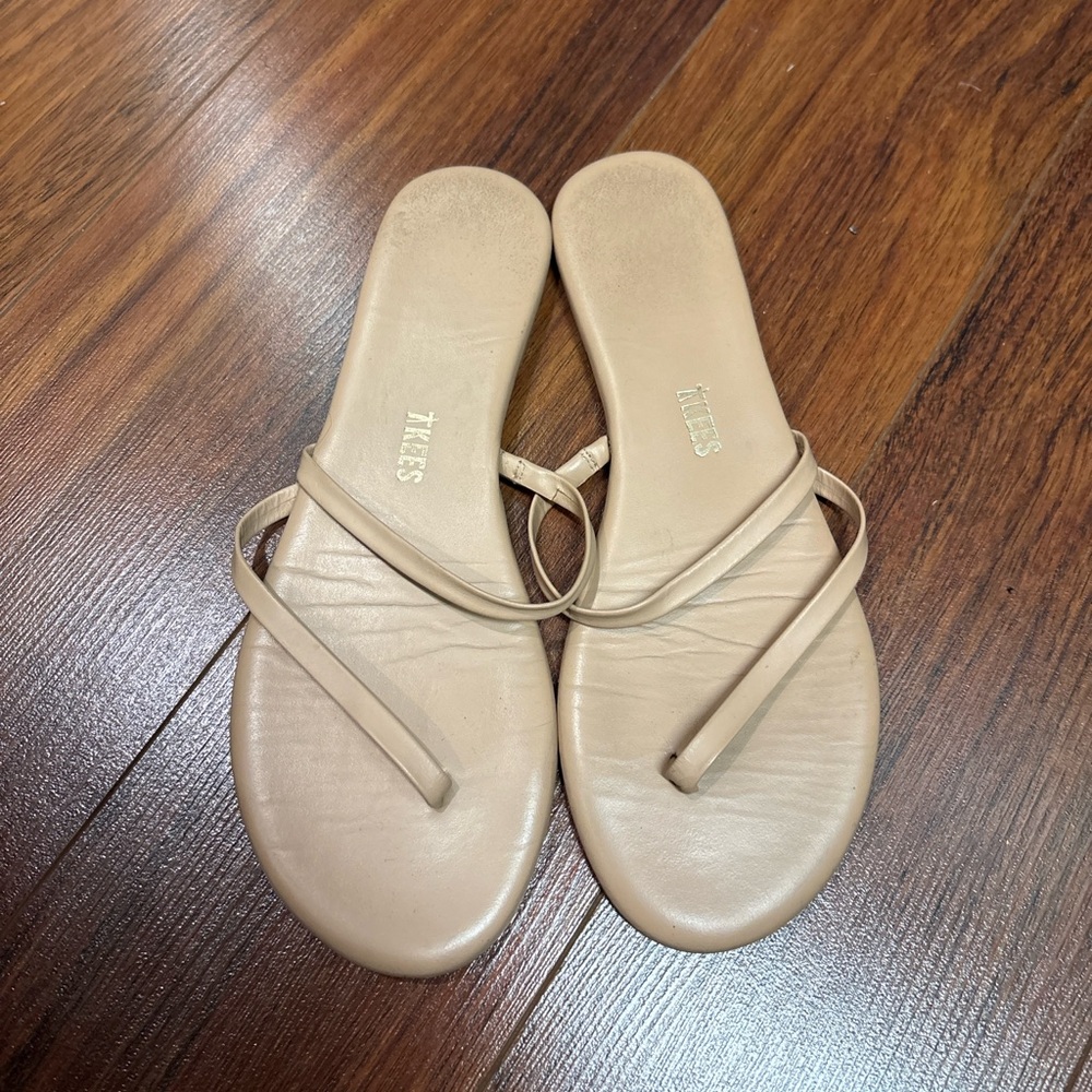 TKEES Nude Minimalist Flip Flop Sandals – Size 8